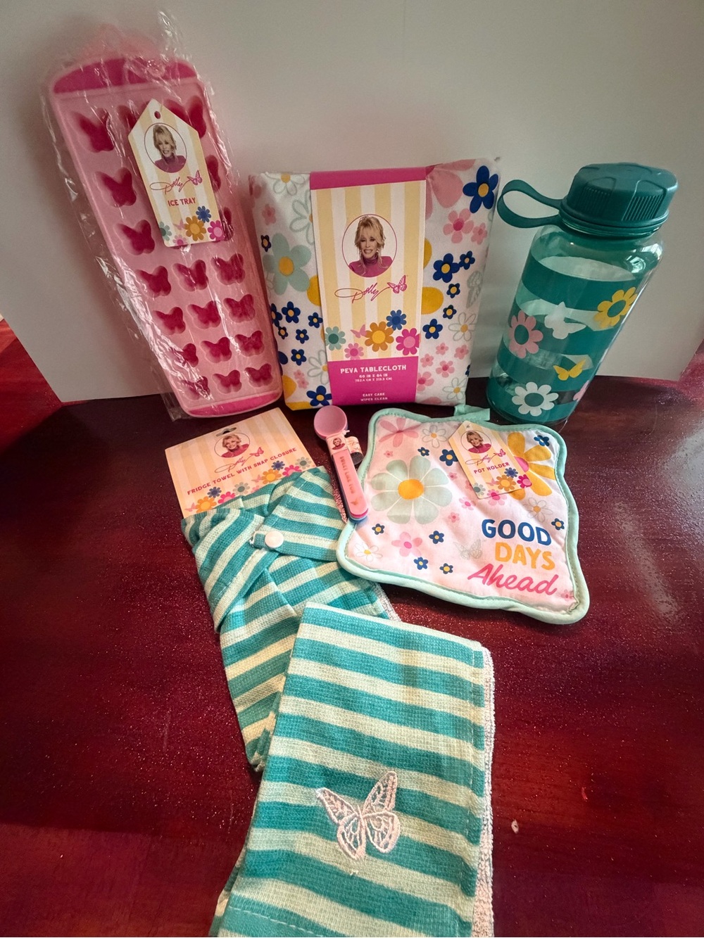 Dolly Parton Bundle - Tablecloth,Pot holder,Spoons, Water Bottle, Ice Tray,Towel